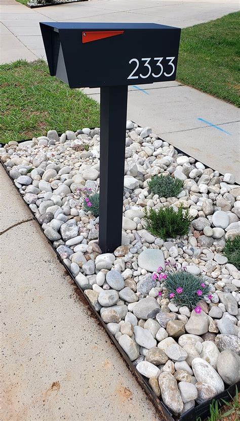 putting a mailbox on steel fence